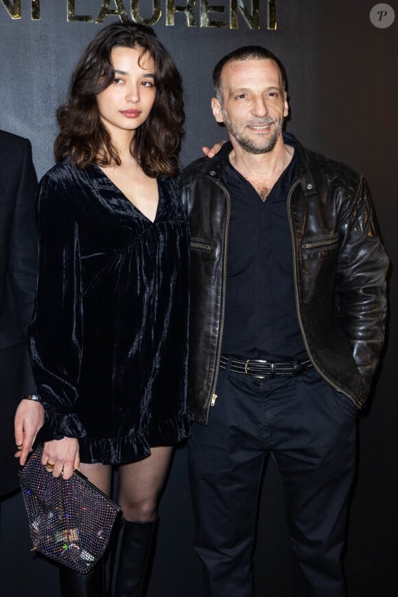 Carmen Kassovitz, Mathieu Kassovitz - People au photocall du défilé Saint-Laurent Prêt-à-porter Automne/Hiver 2022/2023 dans le cadre de la Fashion Week de Paris, France, le 1er Mars 2022. © Olivier Borde /Bestimage