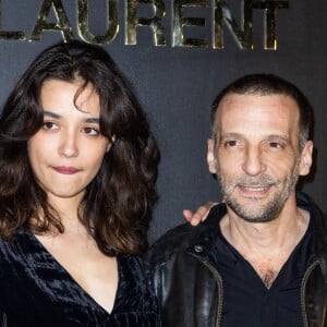 Carmen Kassovitz, Mathieu Kassovitz - People au photocall du défilé Saint-Laurent Prêt-à-porter Automne/Hiver 2022/2023 dans le cadre de la Fashion Week de Paris, France, le 1er Mars 2022. © Olivier Borde /Bestimage