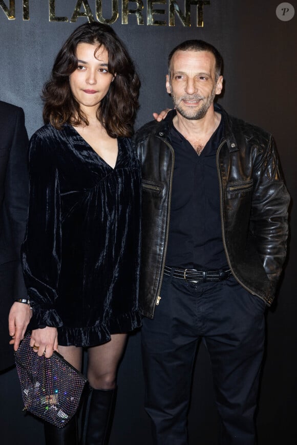 Carmen Kassovitz, Mathieu Kassovitz - People au photocall du défilé Saint-Laurent Prêt-à-porter Automne/Hiver 2022/2023 dans le cadre de la Fashion Week de Paris, France, le 1er Mars 2022. © Olivier Borde /Bestimage