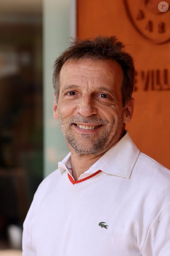 Mathieu Kassovitz au village lors des Internationaux de France de tennis de Roland Garros 2024, à Paris, France, le 3 juin 2024. © Jacovides-Moreau/Bestimage