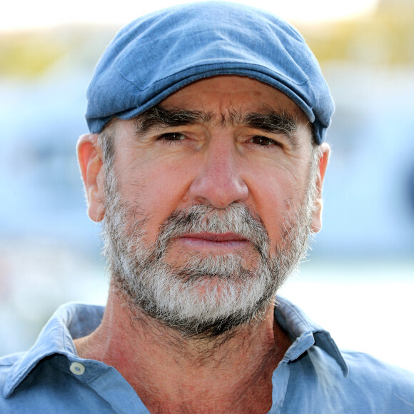 Ancien parain de la fondation Abbé Pierre, le footballeur a été interrogé par La Tribune du dimanche ce 27 octobre...
Eric Cantona - Photocall du film en compétition "Murder Club" lors de la 26ème Edition du Festival de la Fiction de La Rochelle. Le 12 septembre 2024 © Patrick Bernard / Bestimage 