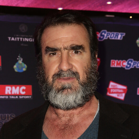 " Je crois qu'au-delà de l'abbé Pierre, c'est l'Église le problème. Et dans le monde entier, " affirme-t-il...
Eric Cantona - Soirée de gala en l'honneur de Luis Fernandez sur les Bateaux Mouches à Paris le 17 mars 2016. © Cyril Moreau/Bestimage 