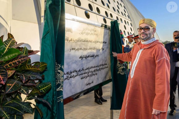 Les habitants ne l'ont jamais vu mais savent détecter sa présence
Mohammed VI inaugurate un nouvel arrêt de bus à Rabat, Maroc, le 28 novembre 2022 Photo via DNphotography/ABACAPRESS