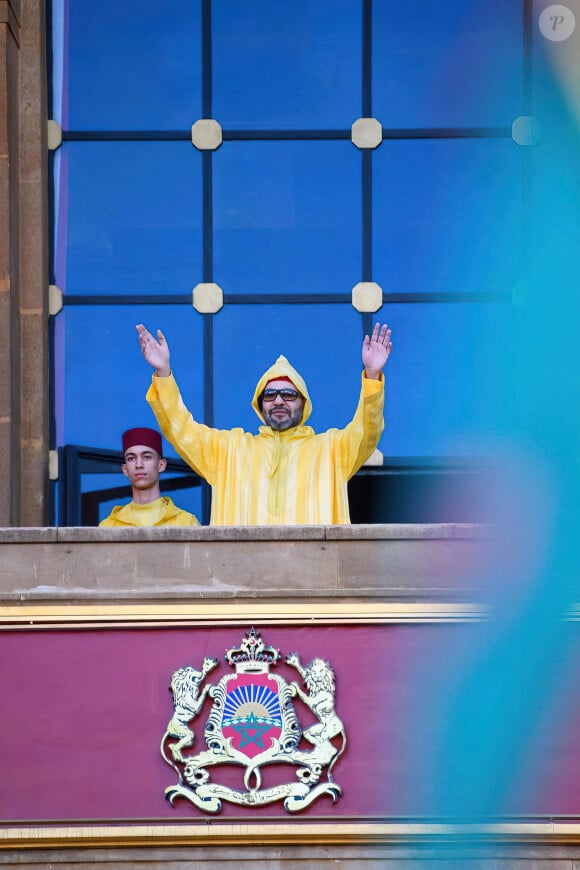 Les gardes du corps et le personnel sont nombreux et viennent faire leurs courses au village
Mohammed VI en plein discours à Rabat, Maroc, le 14 octobre 2022. Photo by Royal Palace via Balkis Press/ABACAPRESS.COM