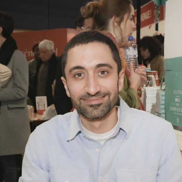  Grâce à l'effet anti-inflammatoire de la caféine. Grâce à cette consommation, les vaisseaux sanguins sont plus élastiques et moins rigides. 
Jimmy Mohamed au Festival du Livre de Paris 2023 au Grand Palais Éphémère le 23 avril 2023. © Jack Tribeca / Bestimage