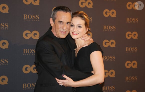 Thierry Ardisson et sa femme Audrey Crespo-Mara - Photocall de la cérémonie des "GQ 2015, Les Hommes de l'Année" au Shangri-La Hotel à Paris, le 25 janvier 2016. © Denis Guignebourg/Bestimage