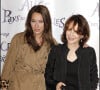 Un décès brutal pour la fille de Johnny Hallyday et Nathalie Baye qui a souhaité partager un cliché de son ami en story Instagram. 
Laura Smet et Nathalie Baye lors de la première d'Alice au pays des merveilles à Paris le 15 mars 2010