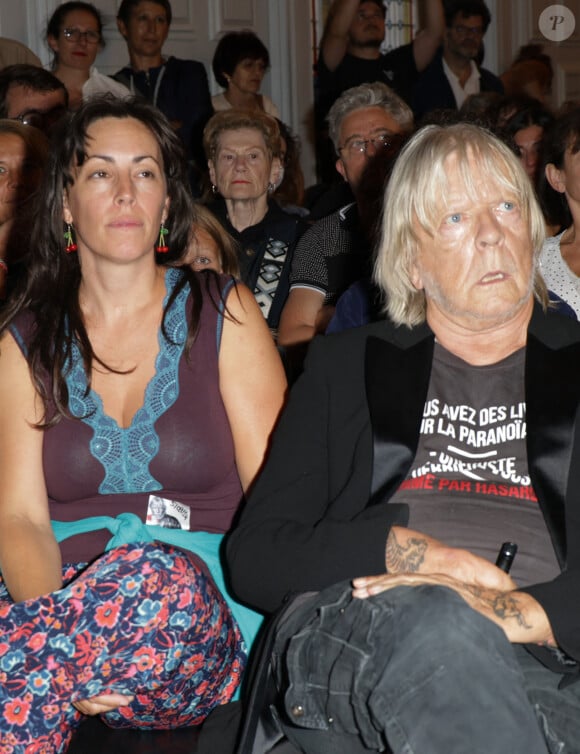 Le chanteur Renaud (Renaud Séchan) et sa femme Cerise - Les amis musiciens de Renaud ont donné un concert à la Mairie du 13ème à Paris le 5 septembre 2024 © Coadic Guirec/Bestimage