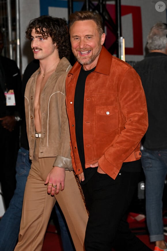 Benson Boone et David Guetta au photocall de la 26ème édition des NRJ Music Awards à Cannes, le 1er novembre 2024. © Bebert-Guignebourg/Bestimage 