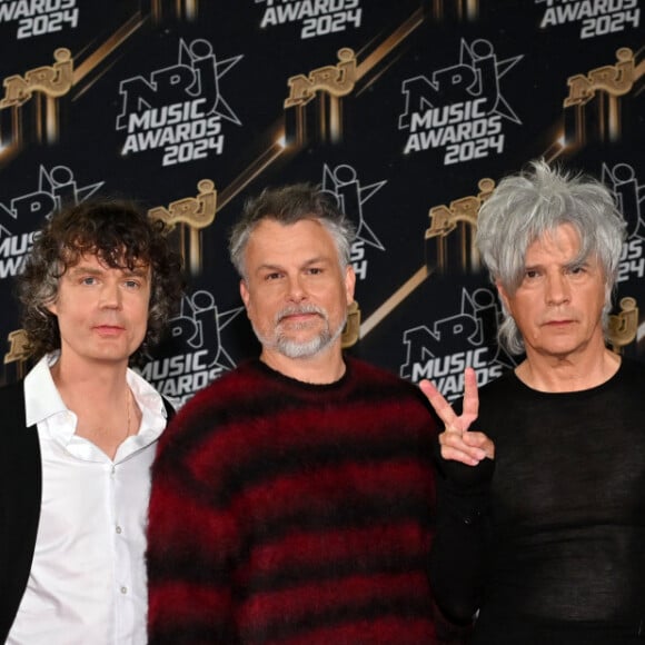 Dimitri Bodianski, Olivier Gerard, Marc Eliard, Nicolas Sirkis et Boris Jardel du groupe Indochine au photocall de la 26ème édition des NRJ Music Awards à Cannes, le 1er novembre 2024. © Bebert-Guignebourg/Bestimage 