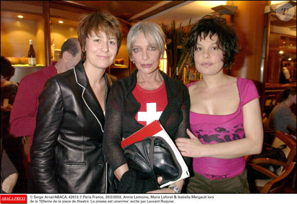 Annie Lemoine, Marie Laforet & Isabelle Mergault lors de la 100eme de la piece de theatre 'La presse est unanime' ecrite par Laurent Ruquier.