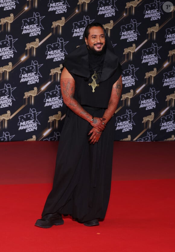 "Je voulais vous remercier du fond du coeur. Il a un goût particulier celui-là. Merci, merci à vous, merci d'être là"
Slimane - Photocall de la 26ème édition des NRJ Music Awards au palais des festivals de Cannes, le 1er novembre 2024. © Guignebourg / Bebert / Bestimage 