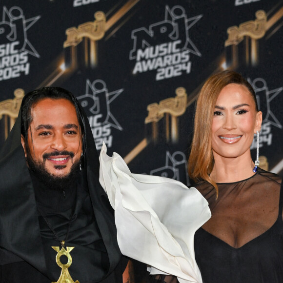En légende de plusieurs clichés de cette soirée où il apparait avec son trophée, il écrit : "Les mots ne suffisent pas... Merci pour tout".
Slimane et Vitaa - Photocall de la 26ème édition des NRJ Music Awards au palais des festivals de Cannes, le 1er novembre 2024. © Bebert / Guignebourg / Bestimage 