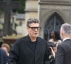 Elle a même tenu les 3 promesses qu'elle a faites au chanteur : "Tony Visconti pour remixer le titre, Jean-Baptiste Mondino pour réaliser le clip et deux télés ensemble."
Marc Lavoine aux funérailles de Francoise Hardy. Jerome Dominé/ABACAPRESS.COM