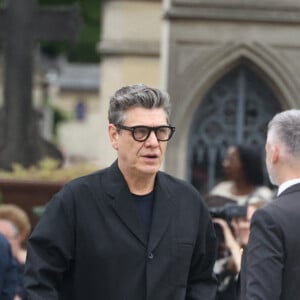 Elle a même tenu les 3 promesses qu'elle a faites au chanteur : "Tony Visconti pour remixer le titre, Jean-Baptiste Mondino pour réaliser le clip et deux télés ensemble."
Marc Lavoine aux funérailles de Francoise Hardy. Jerome Dominé/ABACAPRESS.COM