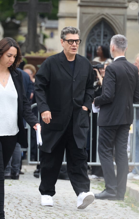 Elle a même tenu les 3 promesses qu'elle a faites au chanteur : "Tony Visconti pour remixer le titre, Jean-Baptiste Mondino pour réaliser le clip et deux télés ensemble."
Marc Lavoine aux funérailles de Francoise Hardy. Jerome Dominé/ABACAPRESS.COM