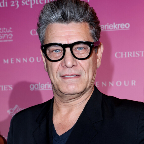 Marc Lavoine - Soirée de gala "Heroes for Imagine" qui a permis de récolter dix millions d'euros au profit de la recherche contre les maladies génétiques à Paris le 23 septembre 2024. Depuis sa création en 2015, ce gala organisé tous les deux ans au cœur de l’Institut, propose à la vente des œuvres et des moments d’exception uniques pour soutenir les chercheurs et médecins de l’Institut Imagine, qui œuvrent au quotidien pour comprendre et guérir les maladies génétiques. Cette vente caritative est fondamentale pour l’avenir d’Imagine. Elle permet d’accélérer ses grands projets stratégiques, de conforter son attractivité, et de répondre aux besoins de la recherche en termes d’équipements et de technologies de pointe, comme en recrutement de talents. En quatre éditions, HEROES for Imagine a permis de lever plus de 22 millions d’euros. Et 2024 est une année toute particulière pour l’Institut Imagine qui fête ses 10 ans mais aussi la cinquième édition d’Heroes, actuellement en pleine préparation ! "Grâce à Heroes, la recherche sur les maladies génétiques s'accélère, quels que soient les obstacles, au bénéfice des enfants malades et de leurs familles. Avec virtuosité et engagement, les chercheurs et les médecins de l'Institut Imagine, pratiquent la meilleure science d'aujourd'hui pour inventer la meilleure médecine de demain" © Dominique Jacovides / Bestimage  Heroes for Imagine’ gala evening to raise ten million euros for research into genetic diseases in Paris on 23 September 2024. 