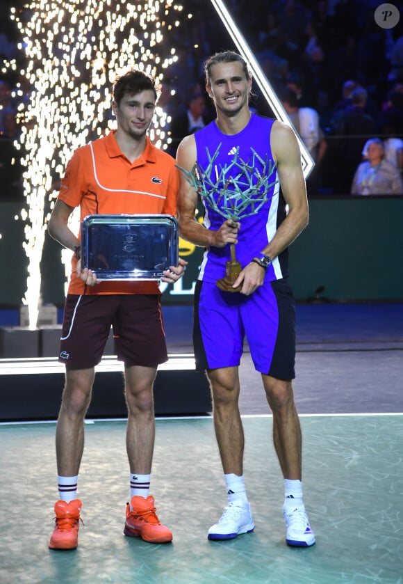 Ugo Humbert et Alexander Zverev se sont affrontés en finale du tournoi de Bercy
Ugo Humbert, Alexander Zverev - Alexander Zverev remporte la finale du tournoi de tennis ATP Masters 1000 de Paris (Paris Rolex Master) contre Ugo Humbert à l'Accor Arena - Palais Omnisports de Paris-Bercy. © Veeren/Bestimage 