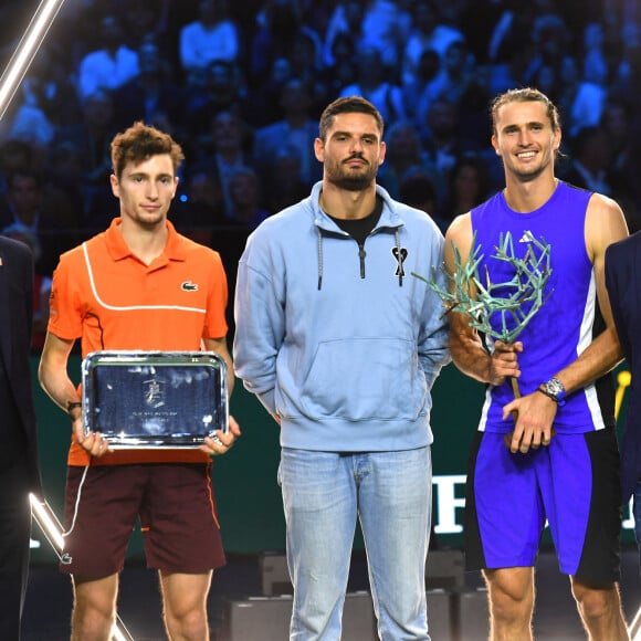 Le joueur français n'a pas fait le poids face au champion allemand
Gilles Moretton, Ugo Humbert, Florent Manaudou, Alexander Zverev, Cédric Pioline - Alexander Zverev remporte la finale du tournoi de tennis ATP Masters 1000 de Paris (Paris Rolex Master) contre Ugo Humbert à l'Accor Arena - Palais Omnisports de Paris-Bercy, Paris le 3 novembre 2024. © Veeren/Bestimage