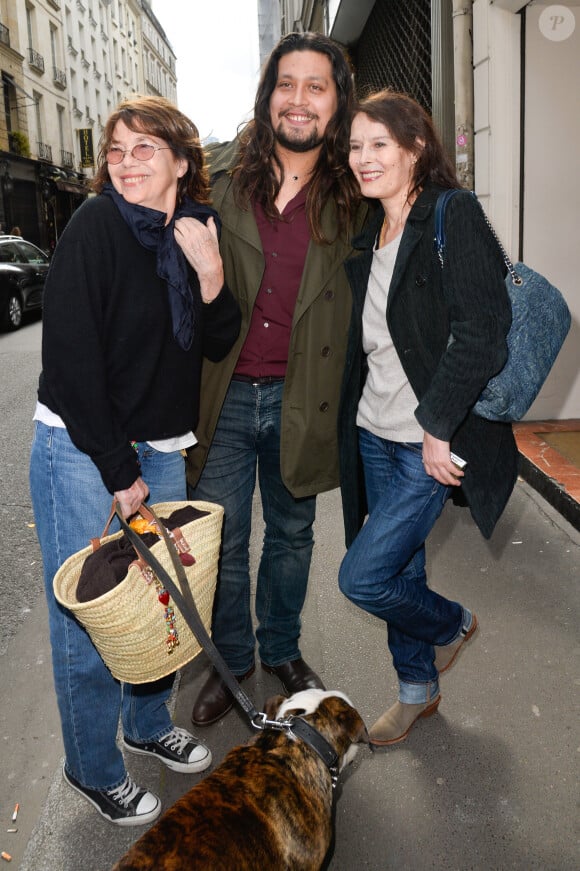 Jane Birkin, Lulu Gainsbourg et sa mère Bambou lors du lancement officiel de l'association Serge Gainsbourg au cabaret Don Camilo à Paris, le 2 avril 2017.© Guirec Coadic/Bestimage