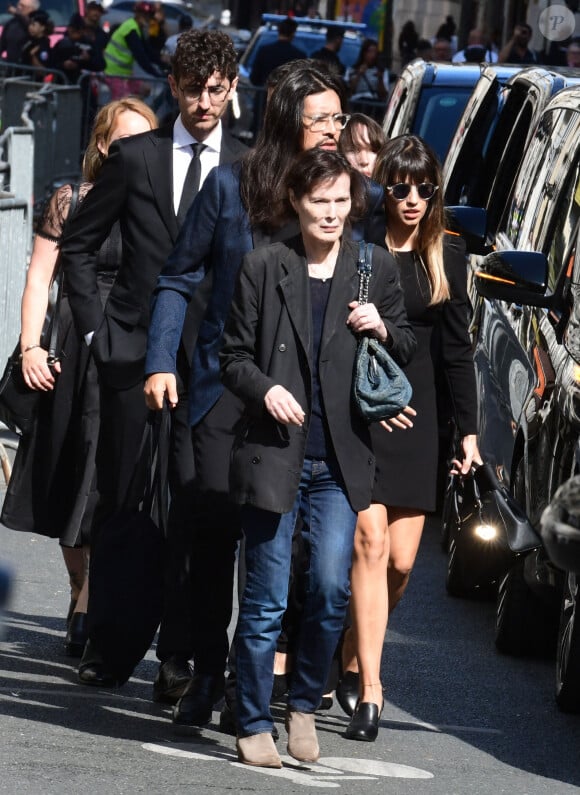 Lucien Gainsbourg et sa mère Bambou (dernière compagne de Serge Gainsbourg) - Arrivées des célébrités aux obsèques de Jane Birkin en l'église Saint-Roch à Paris. Le 24 juillet 2023 © Jacovides-KD Niko / Bestimage