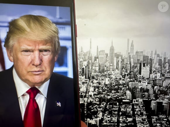 1er juillet 2024, New York, New York, États-Unis d'Amérique : Le portrait officiel du président Donald Trump à la Maison Blanche devant la ligne d'horizon de New York.L'élection présidentielle américaine de 2024 est marquée par une compétition intense et des enjeux importants. (Credit Image: © Taidgh Barron/ZUMA Press Wire)