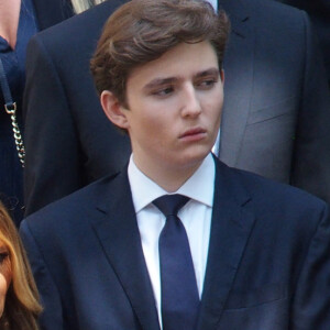 Donald Trump : Que devient son géant fils Baron (18 ans) ?
Donald Trump et sa femme Melania, Barron Trump - Obsèques de Ivana Trump en l'église St Vincent Ferrer à New York. © Bruce Cotler / Zuma Press / Bestimage