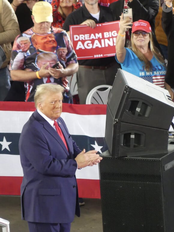 Donald Trump et ses partisans lors de l'un de ses derniers rassemblements à Raleigh.