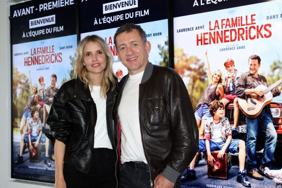 La réalisatrice-actrice laurence Arné et Dany Boon - Avant-première du film "La Famille Hennedricks" au cinéma CGR Villenave-d'Ornon (Gironde), le 25 mai 2024.