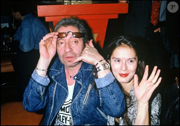 Face à Léa Salamé, l'intéressée a assuré la promotion de son autobiographie intitulée Pas à pas dans la nuit (Ed. XO) qu'elle s'apprête à sortir...
Archives - Serge Gainsbourg en soirée avec sa femme Bambou au Palace à Paris dans les années 80.