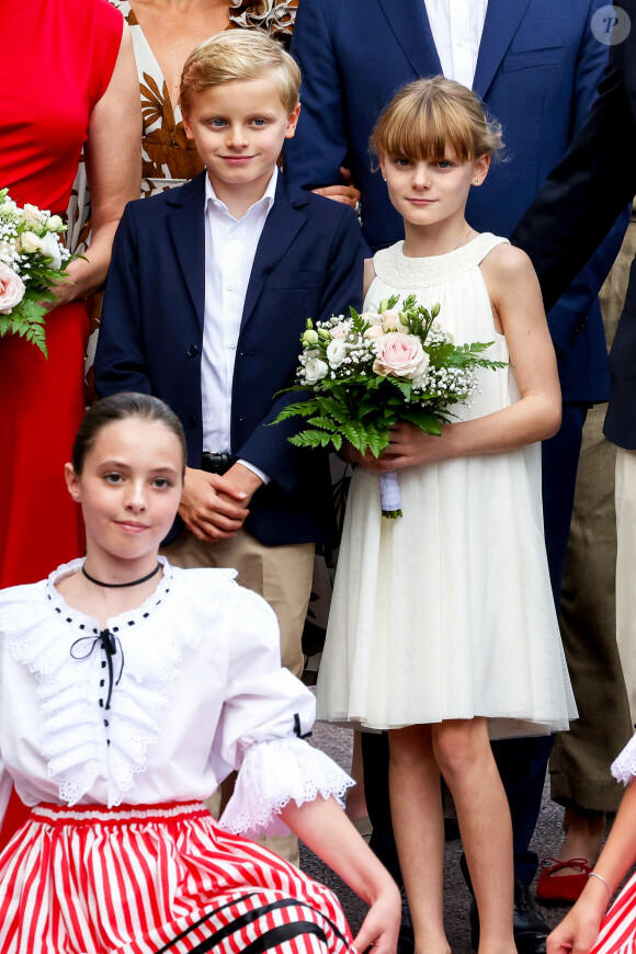 Du haut de leurs 9 ans et demi, les héritiers d'Albert II de Monaco ont déjà une routine beauté grâce à leur célèbre maman.
Traditionnel Pique Nique des Monégasques "U Cavagnetu" dans le Parc princesse Antoinette, en présence du prince et de la princesse de Monaco accompagnés par leurs enfants le prince Jacques de Monaco, marquis des Baux, et La princesse Gabriella de Monaco, comtesse de Carladès, à Monaco, le 7 septembre 2024. © Claudia Albuquerque/Bestimage 