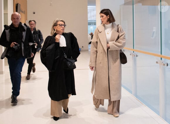 Iris Mittenaere avec son avocate Maître Emilie Bruézière lors de son arrivée au procès de son ex Bruno Pelat, jugé pour violences conjugales au tribunal correctionnel de Paris le 6 novembre 2024. Photo by Florian Poitout/ABACAPRESS.COM