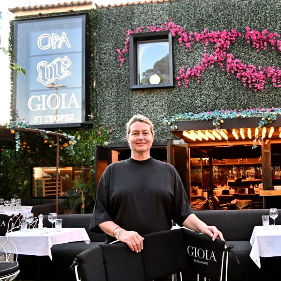 Exclusif - Luana Belmondo, la célèbre cheffe romaine, prend les commandes de la cuisine de Gioia, la célèbre table tropézino-italienne située à Saint-Tropez dont Jean-Roch est le propriétaire. Ici, elle est au restaurant où elle viendra une fois par mois superviser sa brigade.