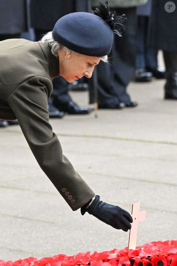 C'est ce que vous etes sans doute en train de vous demander 
Birgitte van Deurs, duchesse de Gloucester, visite le champ du souvenir, à l'abbaye de Westminster à Londres, Royaume Uni, le 7 novembre 2024. © Cover Images via ZUMA Press/Bestimage 