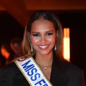 La belle de 20 ans s'apprête à représenter la France à Miss Univers.
Indira Ampiot, Miss France 2023 - Front Row du défilé Etam Live Show 2023 au Palace à Paris le 26 septembre 2023. © Veeren / Bestimage