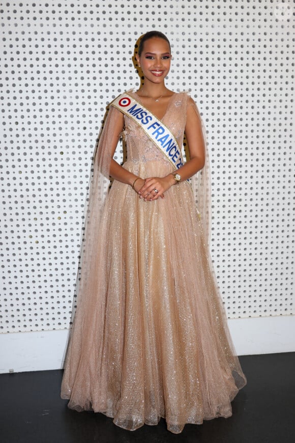 Indira Ampiot, Miss France 2023 (robe Christophe Guillarmé Paris) - Élection de Miss Hauts-de-Seine 2023 au Beffroi de Montrouge. Les Miss et candidates étaient habillées par Christophe Guillarmé Paris. Montrouge le 13 mai 2023. © Christophe Guillarme via Bestimage