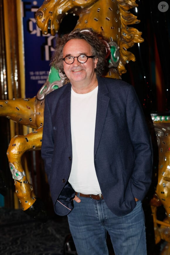 Auprès d'Europe 1, Grégoire Bonnet raconte : "Je crois savoir que la production de M6 a demandé à calmer le jeu auprès des auteurs."
Gregoire Bonnet - Photocall de "Le Mensonge" lors du Festival de la Fiction TV "Edition spéciale - 3 jours à Paris" aux Folies Bergère à Paris, le 18 septembre 2020. © Christophe Clovis / Bestimage