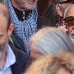 Thierry Lhermitte, Gérard Jugnot - Sortie des Obsèques de Michel Blanc en l'église Saint-Eustache à Paris, le 10 octobre 2024. © Moreau / Jacovides / Bestimage 