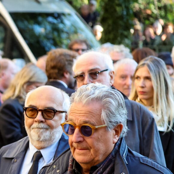 Thierry Lhermitte, Gérard Jugnot, Christian Clavier - Sortie des Obsèques de Michel Blanc en l'église Saint-Eustache à Paris, le 10 octobre 2024. © Moreau / Jacovides / Bestimage 