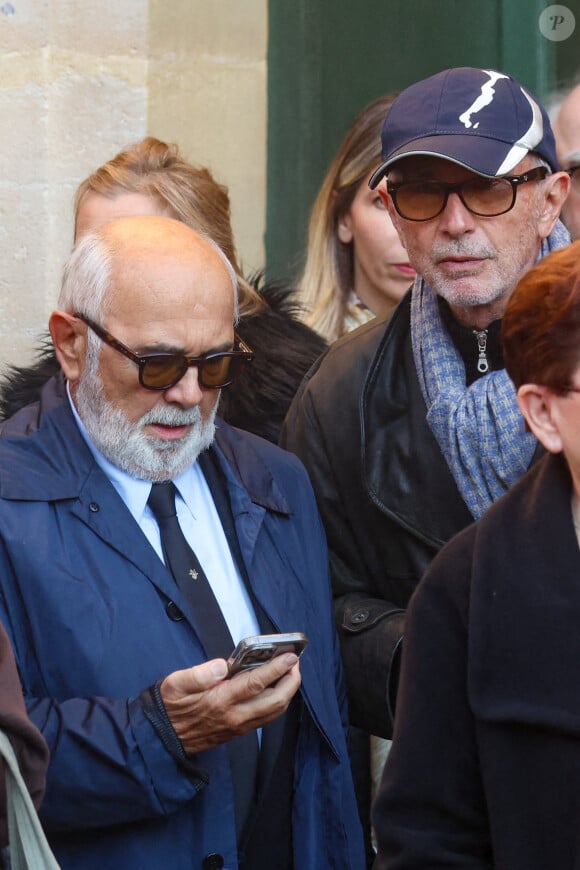 Thierry Lhermitte, Gérard Jugnot - Sortie des Obsèques de Michel Blanc en l'église Saint-Eustache à Paris, le 10 octobre 2024. © Moreau / Jacovides / Bestimage