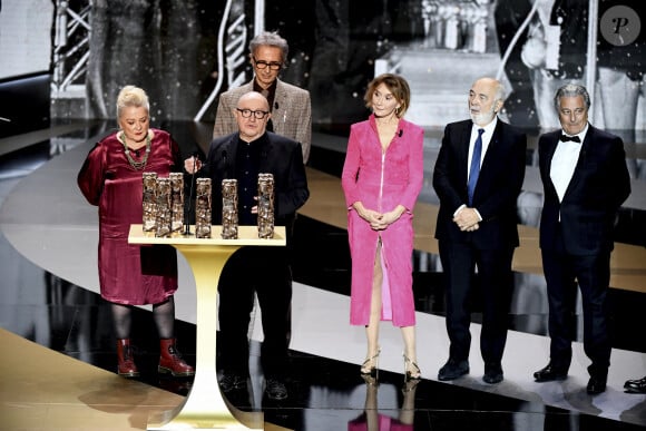 Un César spécial pour la troupe du Splendid, Josiane Balasko, Michel Blanc, Thierry Lhermitte, Marie-Anne Chazel, Gérard Jugnot, Christian Clavier sur scène lors de la 46ème cérémonie des César à l'Olympia à Paris le 12 mars 202. © Bertrand Guay/ Pool / Bestimage