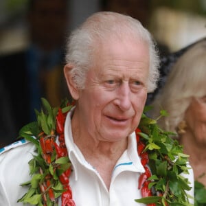 Le roi Charles III d'Angleterre et la reine consort Camilla Parker Bowles en visite dans un village sur les Iles Samoa, à l'occasion de leur visite en Australie. Le 24 octobre 2024 © Ian Vogler / MirrorPix / Bestimage