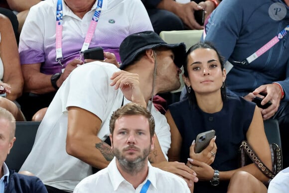 Florent Manaudou et sa compagne Lola Dumenil - Les célébrités en tribunes pendant l'épreuve de basketball de Demi-Finale opposant la France à l'Allemagne lors des Jeux Olympiques de Paris 2024 (JO) à l'Arena Bercy, à Paris, France, le 8 août 2024. © Jacovides-Perusseau/Bestimage 