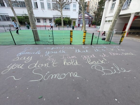 L'établissement privé accueille les enfants des patrons du CAC 40, des politiques, des agents des ambassades
 
L'École Jeannine-Manuel sur Instagram