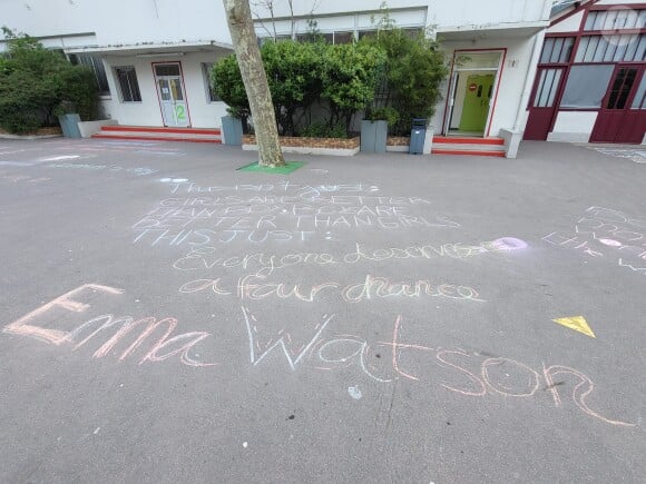 La moitié des cours sont en anglais et les enfants attaquent le chinois dès le CE2
 
L'École Jeannine-Manuel sur Instagram