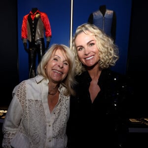 Exclusif - Laeticia Hallyday et sa mére Françoise Thibaut - Vernissage de l'exposition "Johnny Hallyday, l'exposition" au Palais des Expositions à Paris. Le 21 décembre 2023 © Dominique Jacovides / Bestimage 