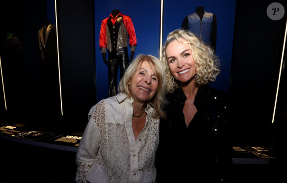 Exclusif - Laeticia Hallyday et sa mére Françoise Thibaut - Vernissage de l'exposition "Johnny Hallyday, l'exposition" au Palais des Expositions à Paris. Le 21 décembre 2023 © Dominique Jacovides / Bestimage 