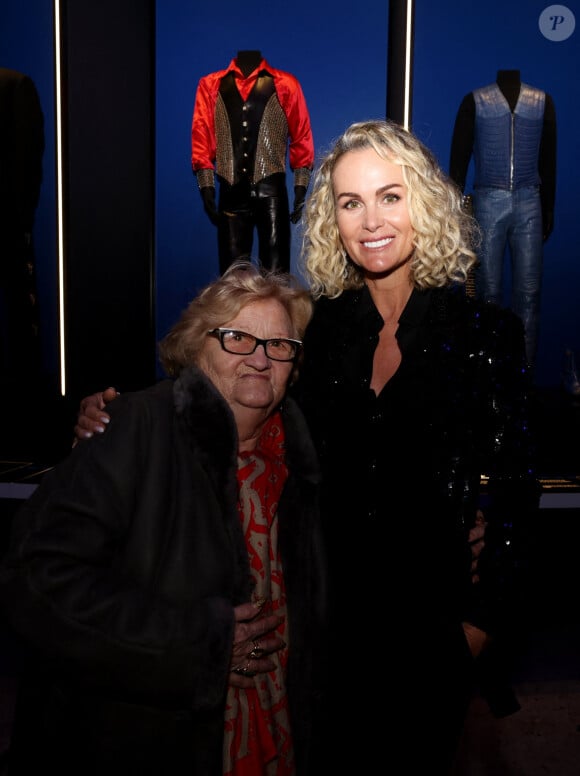 Exclusif - Elyette Boudou (Mamie Rock) et Laeticia Hallyday - Vernissage de l'exposition "Johnny Hallyday, l'exposition" au Palais des Expositions à Paris. Le 21 décembre 2023 © Dominique Jacovides / Bestimage 