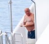 Venu d'une famille pauvre, il commence à travailler dès l'âge de 13 ans

Amancio Ortega Gaona sur son yacht dans le sud de la France le 24 juin 2016.