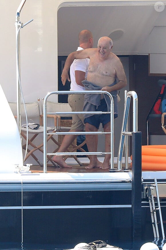 
Amancio Ortega Gaona sur son yacht dans le sud de la France le 24 juin 2016.